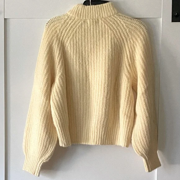 NWT Universal Thread Yellow Sweater Small - Picture 3 of 5